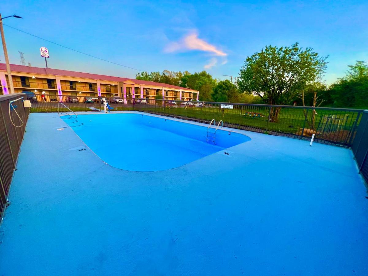 Days Inn By Wyndham Athens Exteriör bild